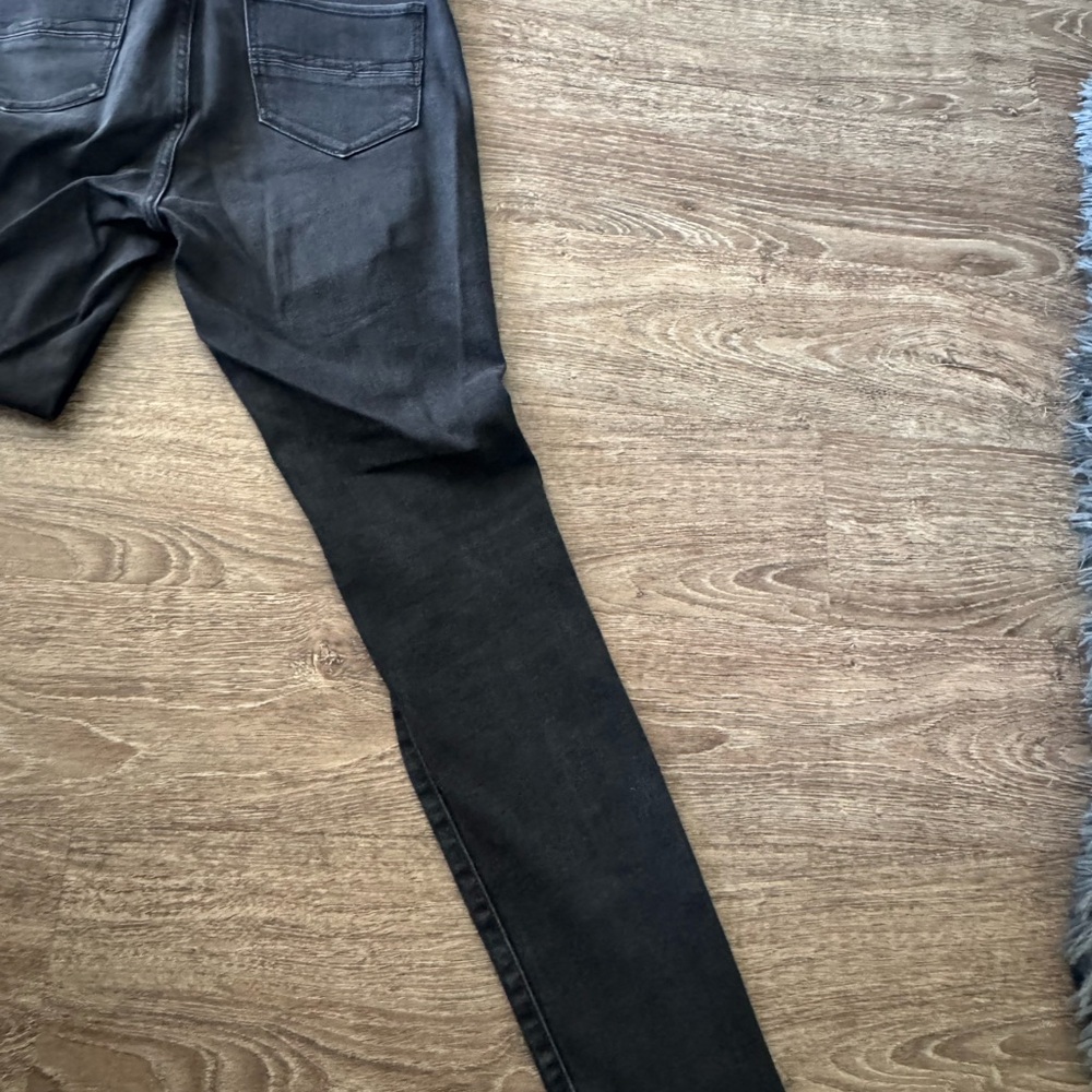 New York & Company Black High-Rise Distressed Straight Jeans - Picture 5 of 9